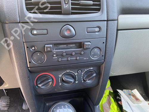 Used Radio RENAULT CLIO II (BB_, CB_) 1.2 16V (BB05, BB0W, BB11, BB27, BB2T, BB2U, BB2V, CB05,... (75 hp) 27208213
