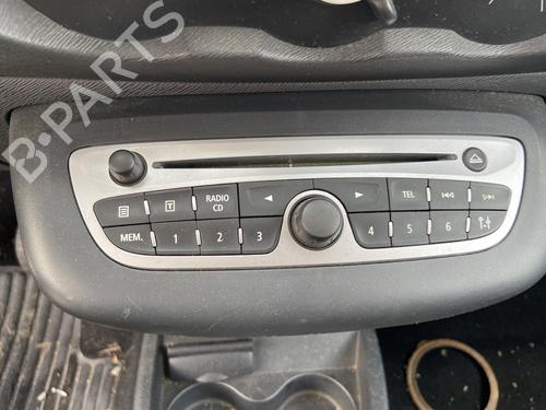 Used Radio RENAULT TWINGO II (CN0_) 1.5 dCi (CN0E) (64 hp) 32759719