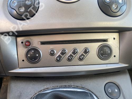 Radio RENAULT SCÉNIC II (JM0/1_) 1.5 dCi (JM1E, JM16) (106 hp) 29610351