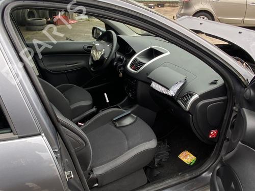 Gummiliste PEUGEOT 206+ (2L_, 2M_) 1.4 i (73 hp) 32993365