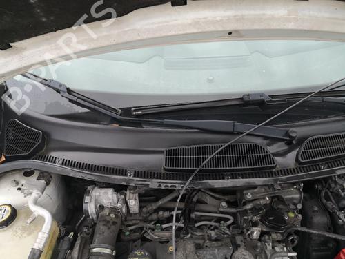 Used Front windshield wiper arm FORD FIESTA VI (CB1, CCN) 1.5 TDCi (75 hp) 27146402