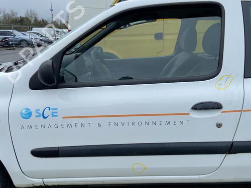 front-left-exterior-door-handle-renault-clio-ii-bb_-cb_-1998-1999-2000-2001-2002-2003-2004-2005-2006-2007-2008-2009-2010-2011-2012-2013-2014-2015-2016-31714990 main image