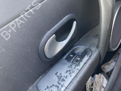 Used Front left interior door handle RENAULT CLIO III (BR0/1, CR0/1) 1.4 16V (98 hp) 28356890