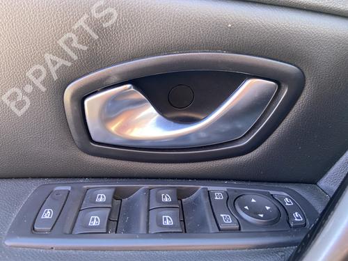 Used Front left interior door handle Front left interior door handle RENAULT LAGUNA III Grandtour (KT0/1) 2.0 dCi (KT07, KT0J, KT14, KT1A, KT1S) (131 hp) 33025753 33025753