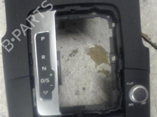 Used Middle console Middle console AUDI A3 Sportback (8VA, 8VF) 2.0 TDI (150 hp) 27135216 27135216