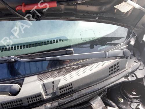 Used Front windshield wiper arm NISSAN MICRA III (K12) 1.5 dCi (86 hp) 27133464