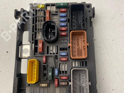 Used Fuse box Fuse box 37244812 37244812