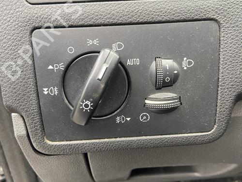 Used Headlight switch FORD KUGA I 2.0 TDCi (140 hp) 32299543