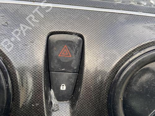 Used Warning switch DACIA SANDERO II 1.0 SCe 75 (B8JC, B8JD, B8NC) (73 hp) 32497786