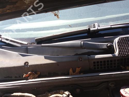 Used Front windshield wiper arm ALFA ROMEO 147 (937_) 1.9 JTDM 8V (937.AXD1A, 937.AXU1A, 937.BXU1A) (120 hp) 27136627