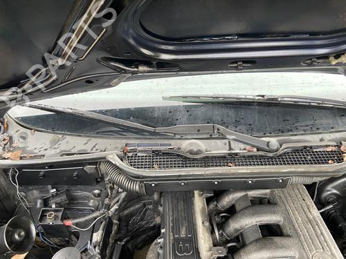 Used Front windshield wiper arm BMW 3 (E36) 325 td (115 hp) 31806162