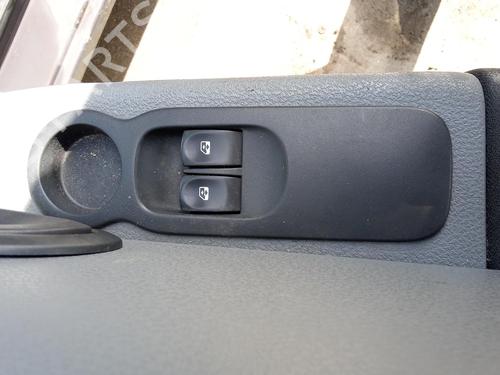 Used Left front window switch RENAULT MODUS / GRAND MODUS (F/JP0_) 1.5 dCi (FP0D, JP0D) (82 hp) 27135945