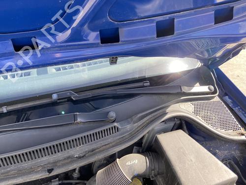 Used Front windshield wiper arm Front windshield wiper arm VW POLO V (6R1, 6C1) 1.2 (70 hp) 33022832 33022832