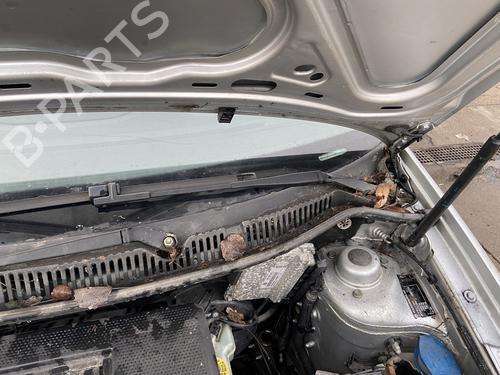 Used Front windshield wiper arm VW POLO IV (9N_, 9A_) 1.2 12V (64 hp) 30682797