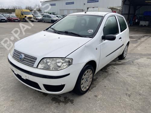 Brugte FIAT PUNTO (188_) 1.2 60 (188.030, .050, .130, .150, .230, .250) (60 hp) 4393446