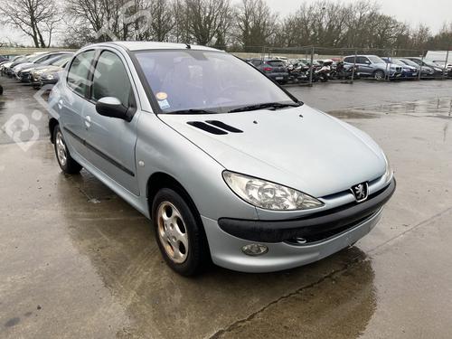 Venstre bremsekaliber foran PEUGEOT 206 Hatchback (2A/C) 1.4 i (75 hp) 31334097