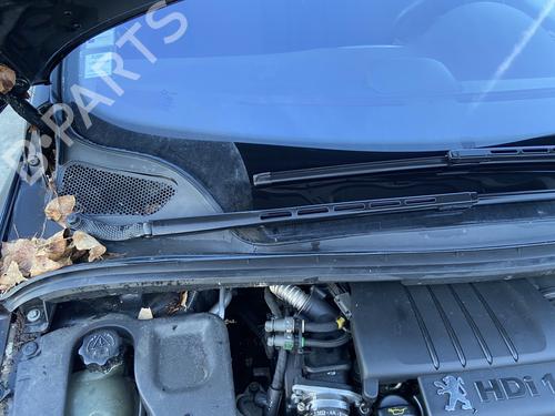 Used Front windshield wiper arm PEUGEOT 307 Break (3E) 1.6 HDi 110 (109 hp) 31128277
