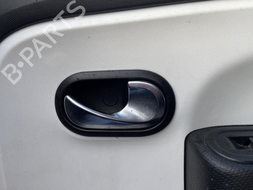 Højre fortil invendig håndtag RENAULT TWINGO III (BCM_, BCA_) 0.9 TCe 90 (BCM9, BCM2) (90 hp) 32067441
