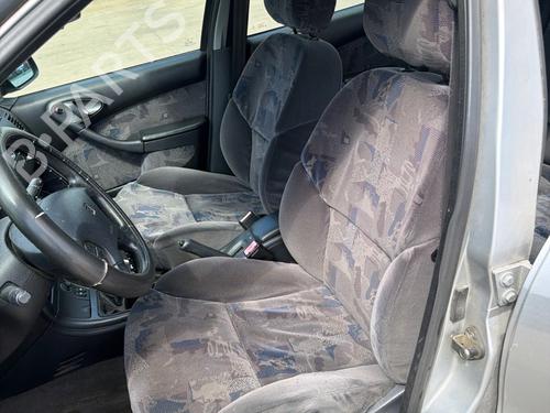 Højre fortil invendig håndtag Højre fortil invendig håndtag CITROËN XSARA (N1) 1.8 i (90 hp) 35889732 35889732
