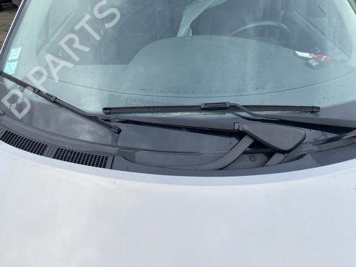 Used Front windshield wiper arm RENAULT SCÉNIC II (JM0/1_) 1.9 dCi (JM0G, JM12, JM1G, JM2C) (120 hp) 30359549