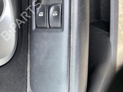 Used Left front window switch RENAULT CLIO III (BR0/1, CR0/1) 1.5 dCi (BR17, CR17) (86 hp) 32111349