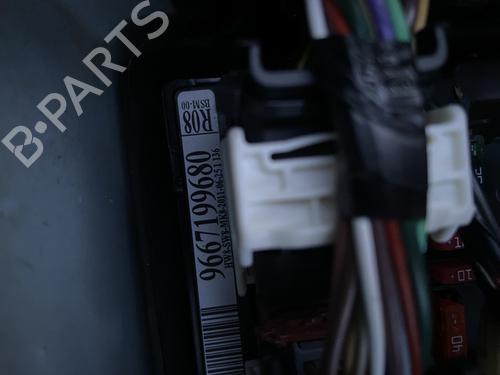 Used Fuse box Fuse box 39112264 39112264