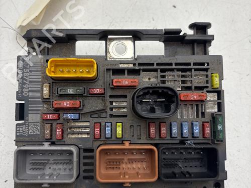 Used Fuse box Fuse box 36847000 36847000