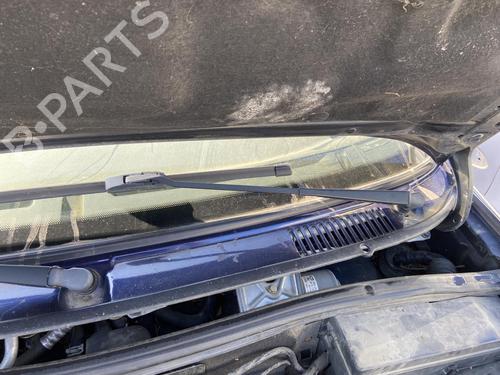 Used Front windshield wiper arm FORD FIESTA IV (JA_, JB_) 1.25 i 16V (75 hp) 27106986