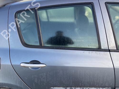 Używane Klamka zewnętrzna drzwi tylnych prawych RENAULT CLIO III (BR0/1, CR0/1) 1.5 dCi (BR17, CR17) (86 hp) 30061011