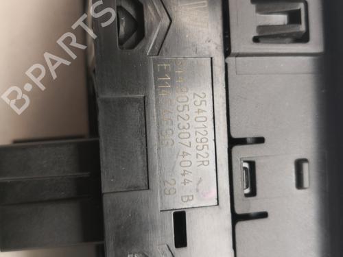 Used Left front window switch Left front window switch RENAULT MEGANE IV Hatchback (B9A/M/N_) 1.5 dCi 110 (B9A3) (110 hp) 29847544 29847544