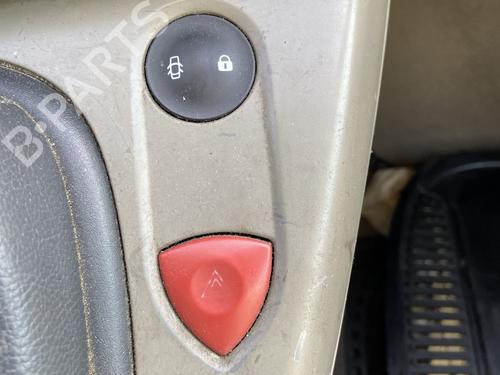 Advarselskontakt RENAULT SCÉNIC II (JM0/1_) 1.9 dCi (JM0G, JM12, JM1G, JM2C) (120 hp) 31757218