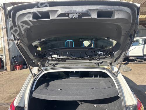 Hutablage/Netztrennwand für Hutablage/Netztrennwand PEUGEOT 308 II (LB_, LP_, LW_, LH_, L3_) 1.6 HDi / BlueHDi 115 (115 hp) 40013520 40013520