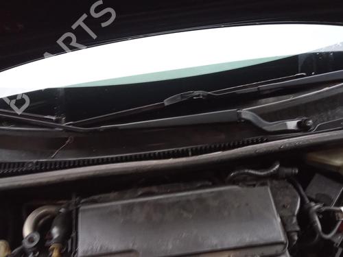 Used Front windshield wiper arm FORD FIESTA V (JH_, JD_) 1.4 TDCi (68 hp) 27135638