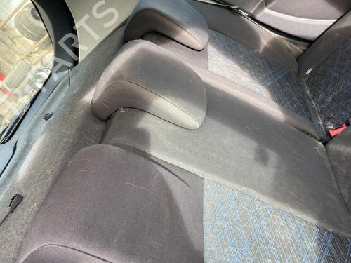 Nakkestøtte RENAULT CLIO III (BR0/1, CR0/1) 1.5 dCi (BR17, CR17) (86 hp) 30104569