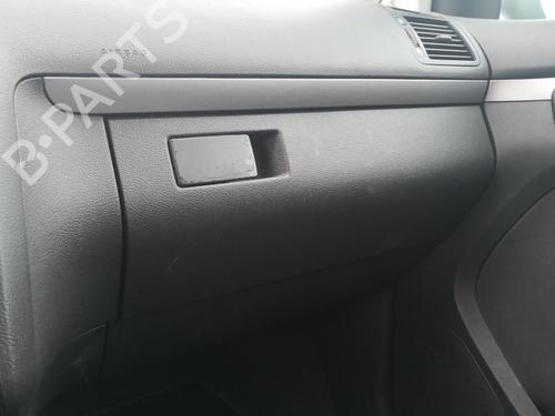 Used Glove box VW TOURAN (1T1, 1T2) 1.9 TDI (105 hp) 27132304