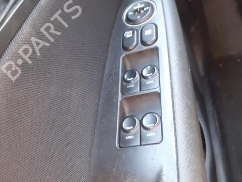 Used Left front window switch HYUNDAI i30 (FD) 1.6 CRDi (90 hp) 27120005