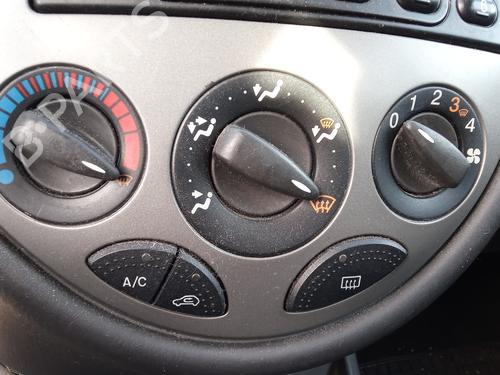 Commande Chauffage FORD FOCUS I (DAW, DBW) 1.8 TDCi (115 hp) 27103314
