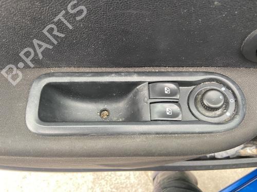 Used Left front window switch RENAULT CLIO III (BR0/1, CR0/1) 1.5 dCi (BR17, CR17) (86 hp) 30319877