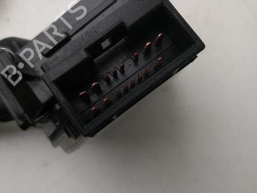 Switch HYUNDAI SANTA FÉ I (SM) 2.0 CRDi 4x4 | BP32471469I30