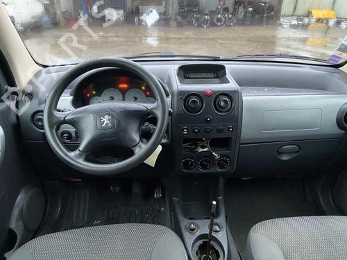 Used Driver airbag PEUGEOT PARTNER MPV (5_, G_) 1.6 16V (109 hp) 32186003