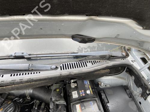 Used Front windshield wiper arm VW TOURAN (1T1, 1T2) 1.9 TDI (105 hp) 27113753