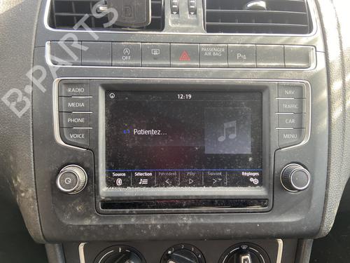 Used Radio Radio VW POLO V (6R1, 6C1) 1.4 TDI (90 hp) 32476435 32476435
