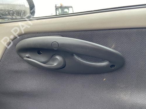 Maneta interior delantera derecha FIAT PUNTO (188_) 1.2 60 (188.030, .050, .130, .150, .230, .250) (60 hp) 31133345