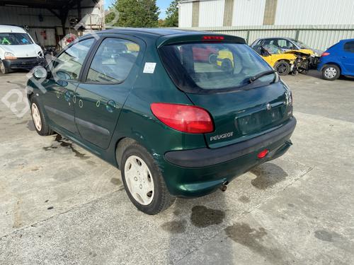 Used Rear axle PEUGEOT 206 Hatchback (2A/C) 1.4 i (75 hp) 32121532