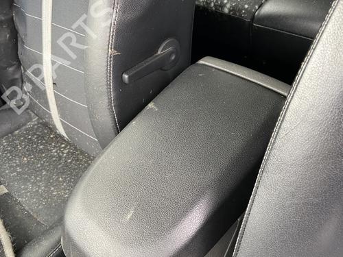 Used Armrest / Center console Armrest / Center console 38926211 38926211