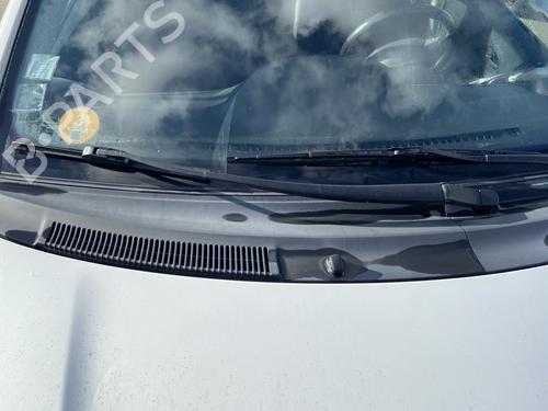 Used Front windshield wiper arm TOYOTA YARIS (_P9_) 1.4 D-4D (NLP90_, NLP90R) (90 hp) 31950926