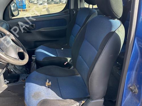 right-front-seat-peugeot-partner-mpv-5_-g_-1996-40013370 main image