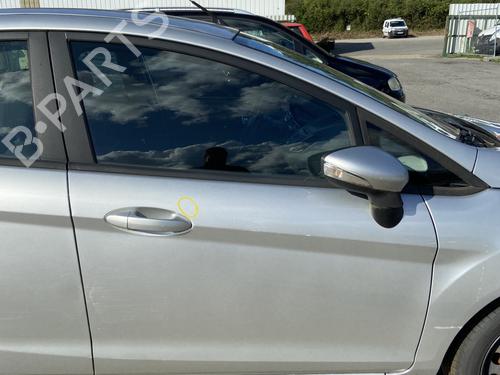 Høyre foran utvendig håndtak FORD FIESTA VI (CB1, CCN) 1.0 EcoBoost (100 hp) 28510189