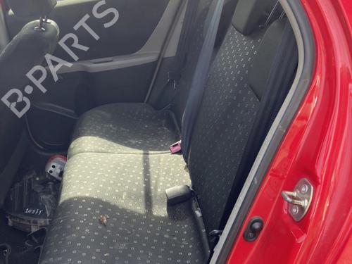 Sæde Bagtil Sæde Bagtil TOYOTA YARIS (_P9_) 1.0 VVT-i (KSP90_, KSP90R) (69 hp) 33849732 33849732