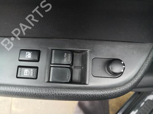 Pulsantiera anteriore sinistra SUZUKI SWIFT III (MZ, EZ) 1.3 (RS413, ZC11S) (92 hp) 27131388